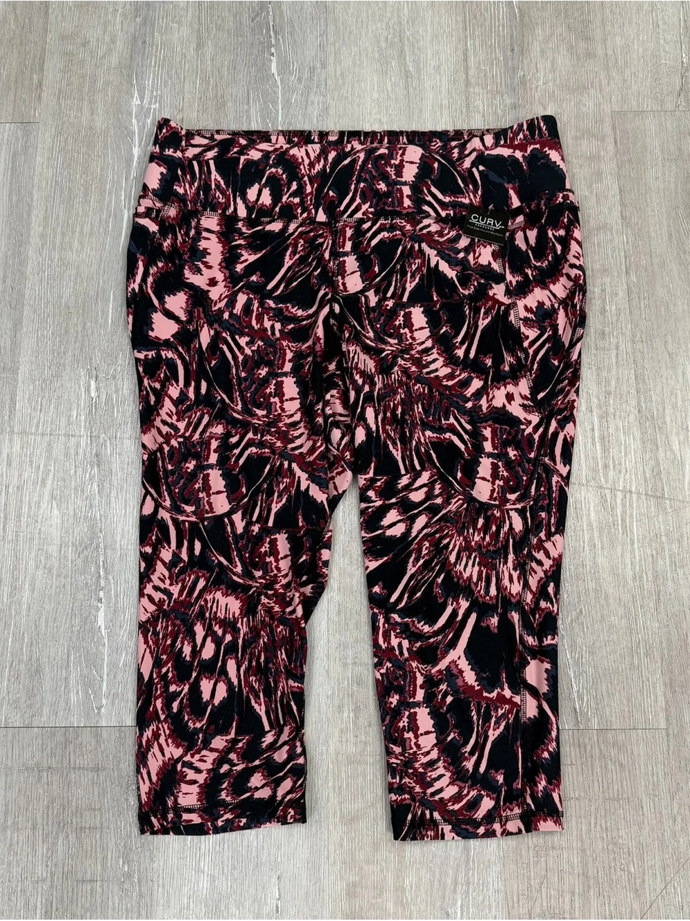 LIVI Active Black & Pink Organic Pattern Wicking Capri Leggings - Size 22/24